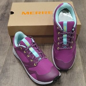 Brand new in box, Merrell Altalight Low sneakers in berry, youth/big kids size 5